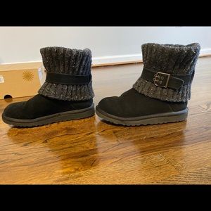 Ugg Cambridge Black Buckle -  Big Kid Size 4